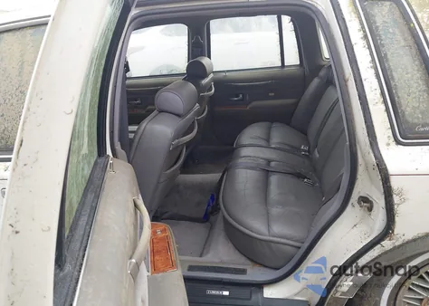 1993 Lincoln Town Car Cartier z USA, uszkodzony, nr VIN 1LNLM83W9PY760175